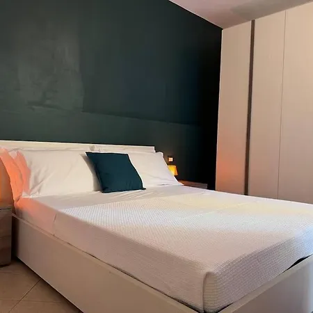 Theone Sun 'n Sea Apartman *