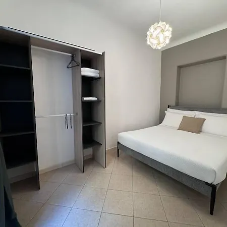Theone Sun 'n Sea Apartman